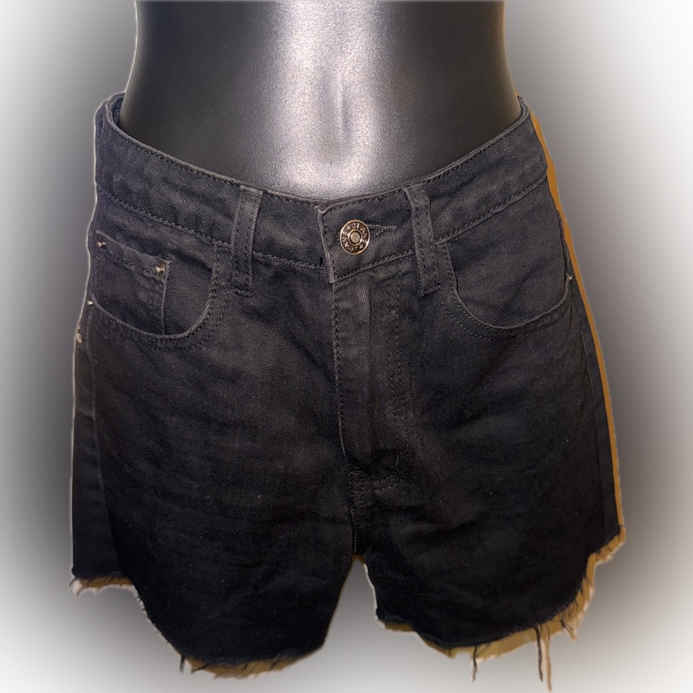 Women’s black jean short